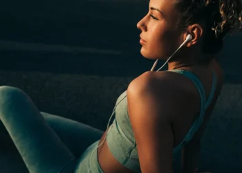 How Does a Women’s Athletic Wear Buying Guide Help You Choose the Right Activewear